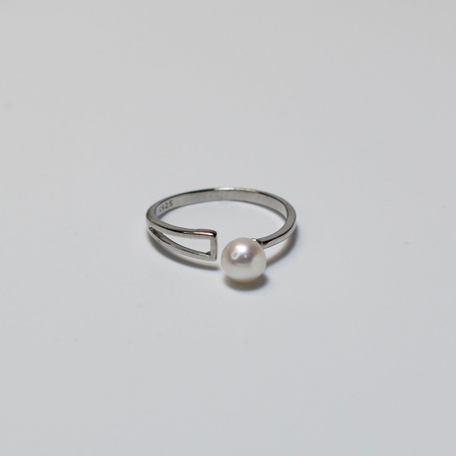 "ECLIPSE" ADJUSTABLE PEARL RING - Ms. Pearl